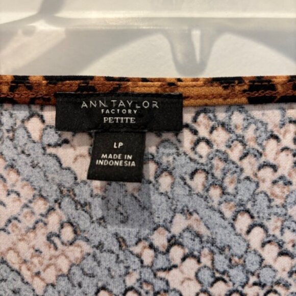 Womens Dressy Work Blouses - 5 blouses in bundle no separating - Picture 2 of 10